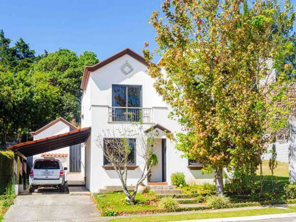 Casa en Venta en Condominio La Fontana 1, con Apartamento independiente.
