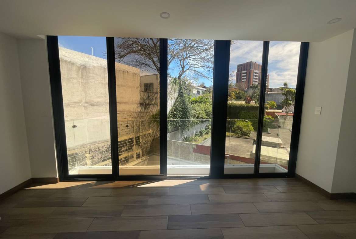 En VENTA Apartamento tipo estudio en PRIVE zona 15 muy cerca de universidades