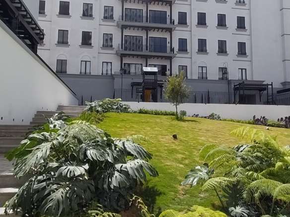 Lujoso Apartamento en Renta con jardín privado en Nogales Cayalá